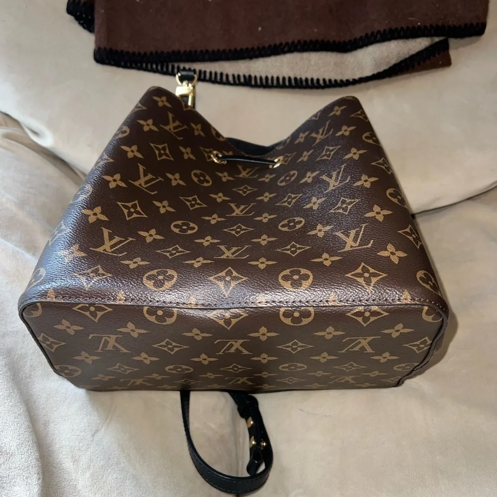 Louis Vuitton Neo Noe MM in excellent condition. - Picture 6 of 16